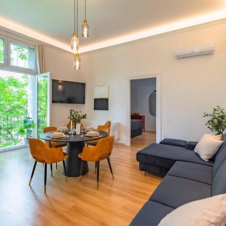 Modern Apartment French Balkony Boedapest Buitenkant foto
