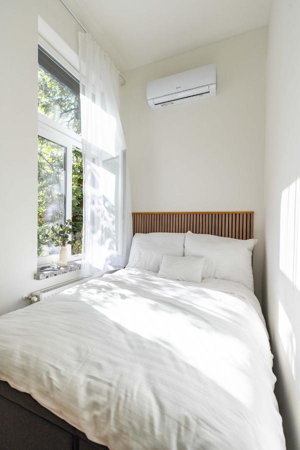 Modern Apartment French Balkony Boedapest Buitenkant foto