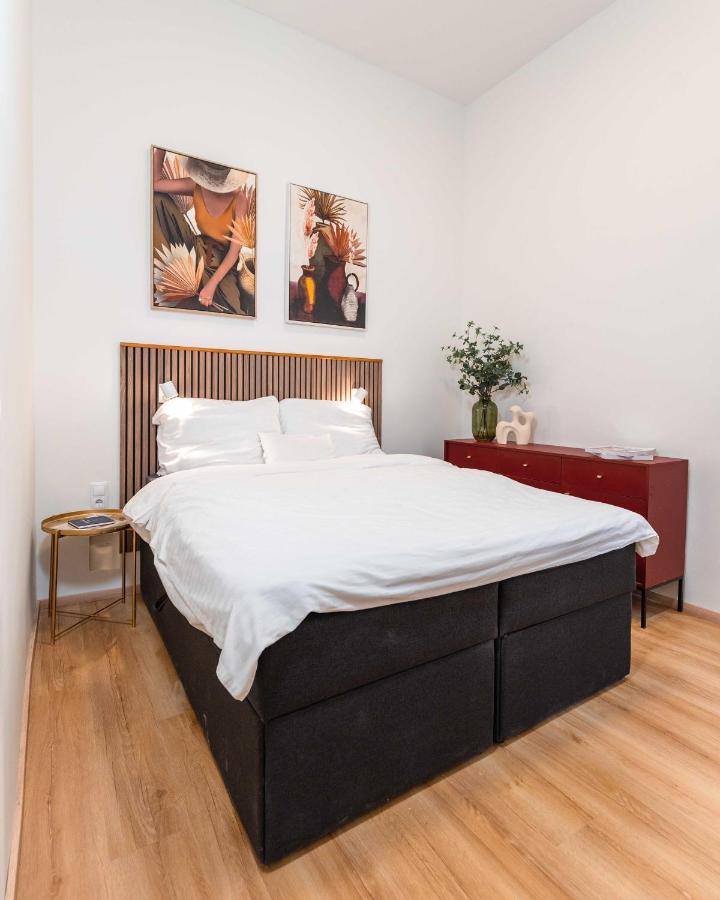 Modern Apartment French Balkony Boedapest Buitenkant foto