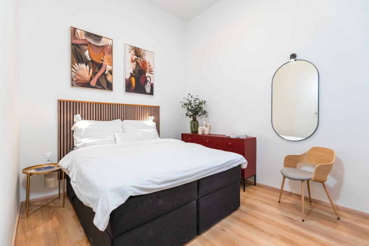 Modern Apartment French Balkony Boedapest Buitenkant foto