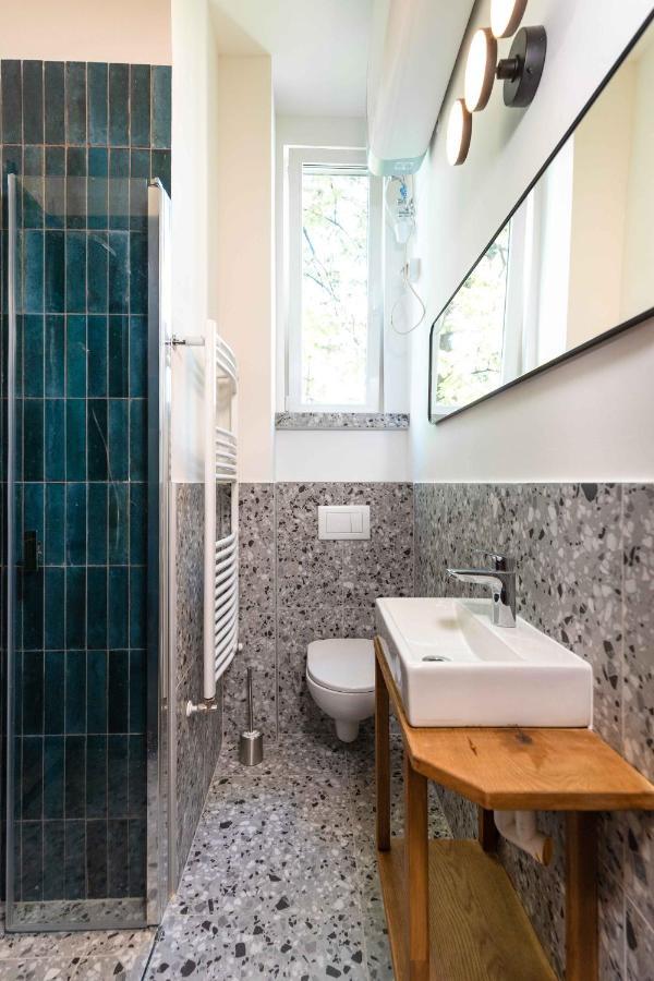 Modern Apartment French Balkony Boedapest Buitenkant foto