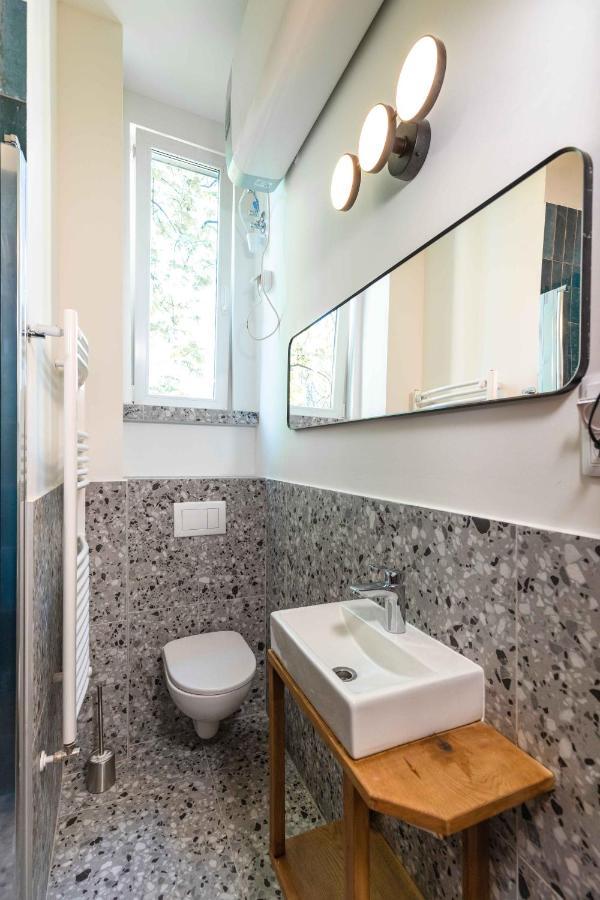 Modern Apartment French Balkony Boedapest Buitenkant foto