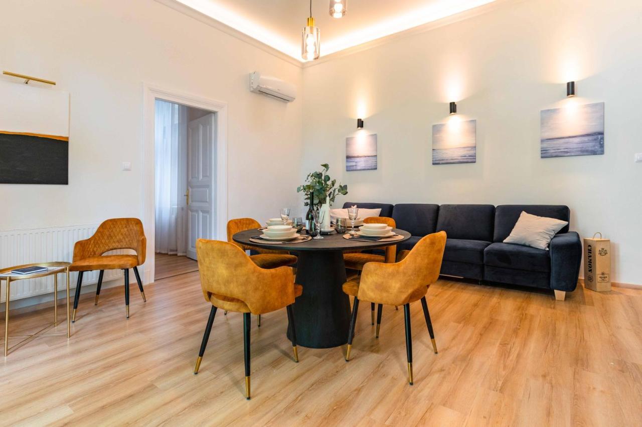 Modern Apartment French Balkony Boedapest Buitenkant foto