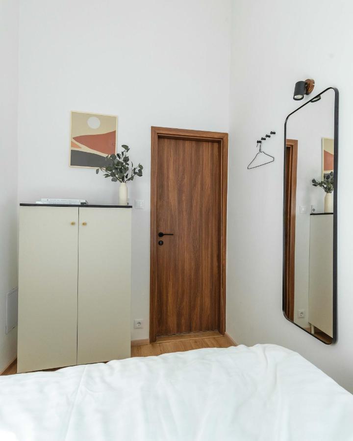 Modern Apartment French Balkony Boedapest Buitenkant foto