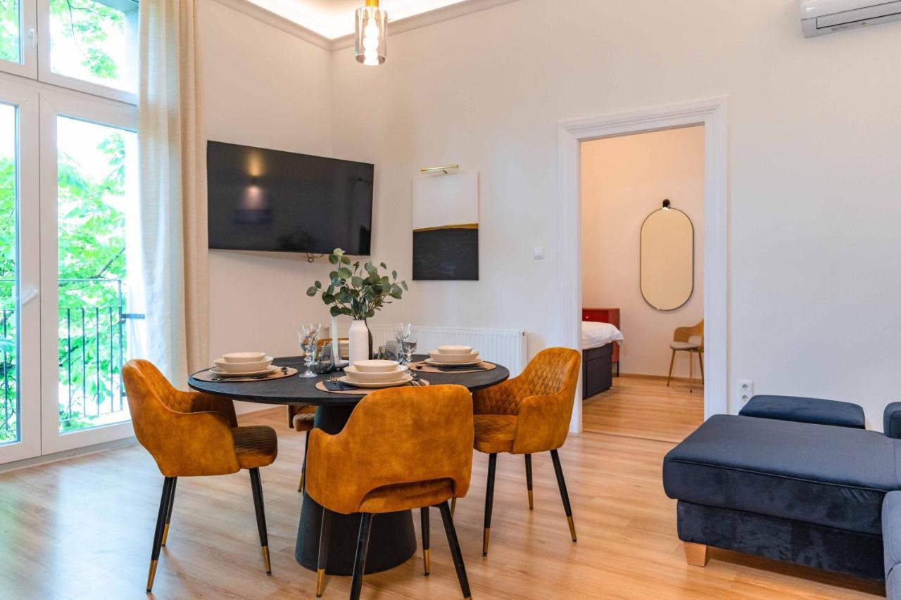 Modern Apartment French Balkony Boedapest Buitenkant foto