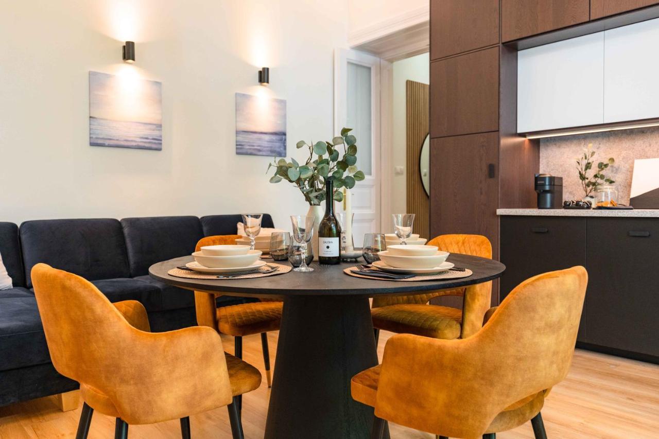 Modern Apartment French Balkony Boedapest Buitenkant foto