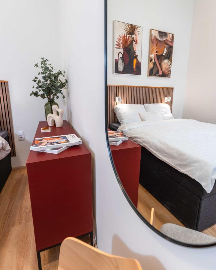 Modern Apartment French Balkony Boedapest Buitenkant foto